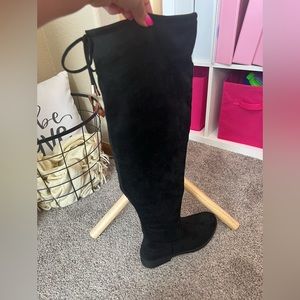 Vepose Size 8 Black Velvet Knee High Boots with Small Heel
